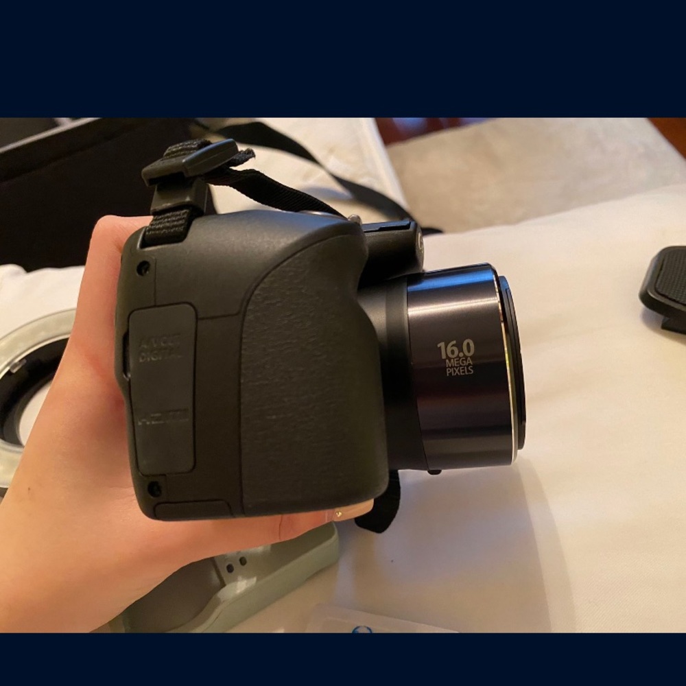 Canon camera - Picture 4 of 7